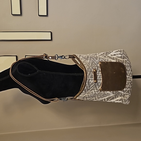 Myra Crossbody Western Bag - Picture 3 of 13